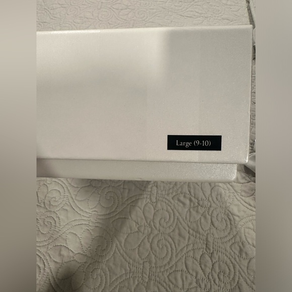 Victoria’s Secret Bridal Sleep Set NIB - Picture 3 of 4